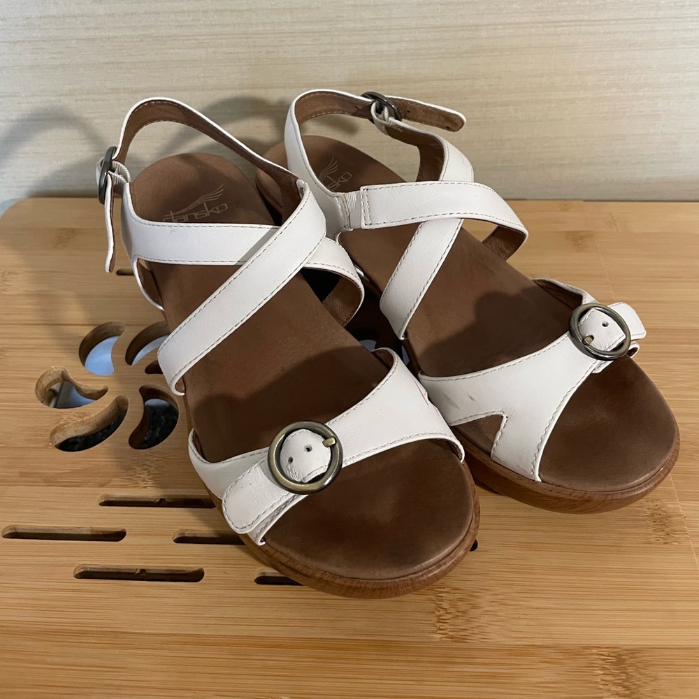 Dansko White Platform Comfy Sandals Sz 7